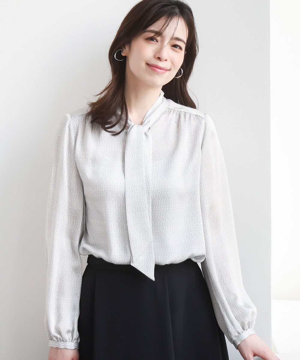 FIBBD22070 OFUON le MK(オフオン　ル　エムケー) 幾何柄ボウタイブラウス/洗える/WEB限定サイズあり アイボリー