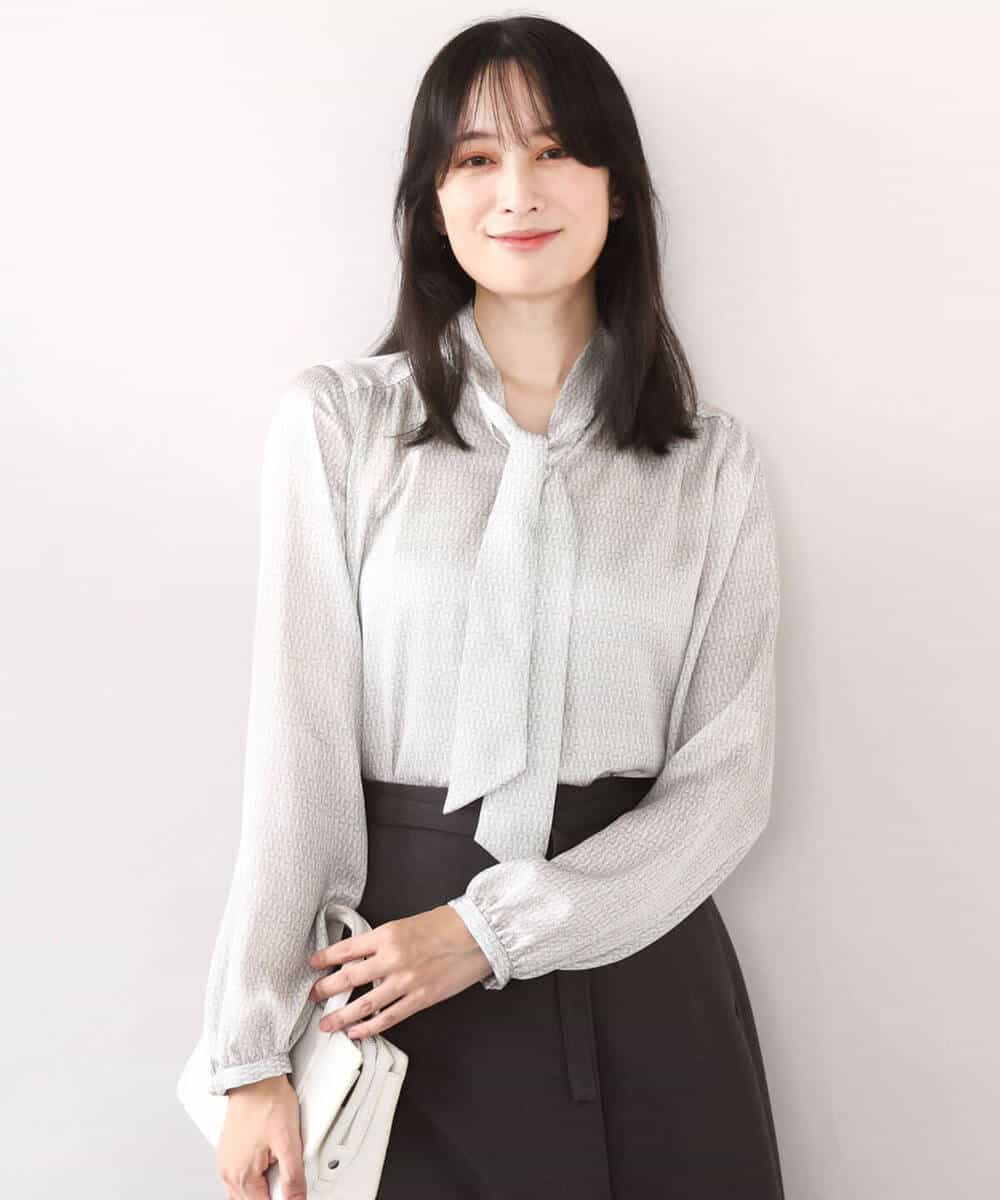 FIBBD22070 OFUON le MK(オフオン ル エムケー) 幾何柄ボウタイブラウス/洗える/WEB限定サイズあり ライトブルー