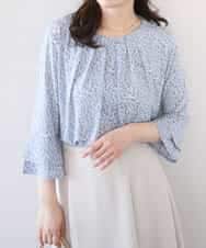 FIBFD40060 OFUON le MK(オフオン　ル　エムケー) カリグラフィープリント フレアー袖ジャージブラウス/洗える/WEB限定サイズあり ライトブルー