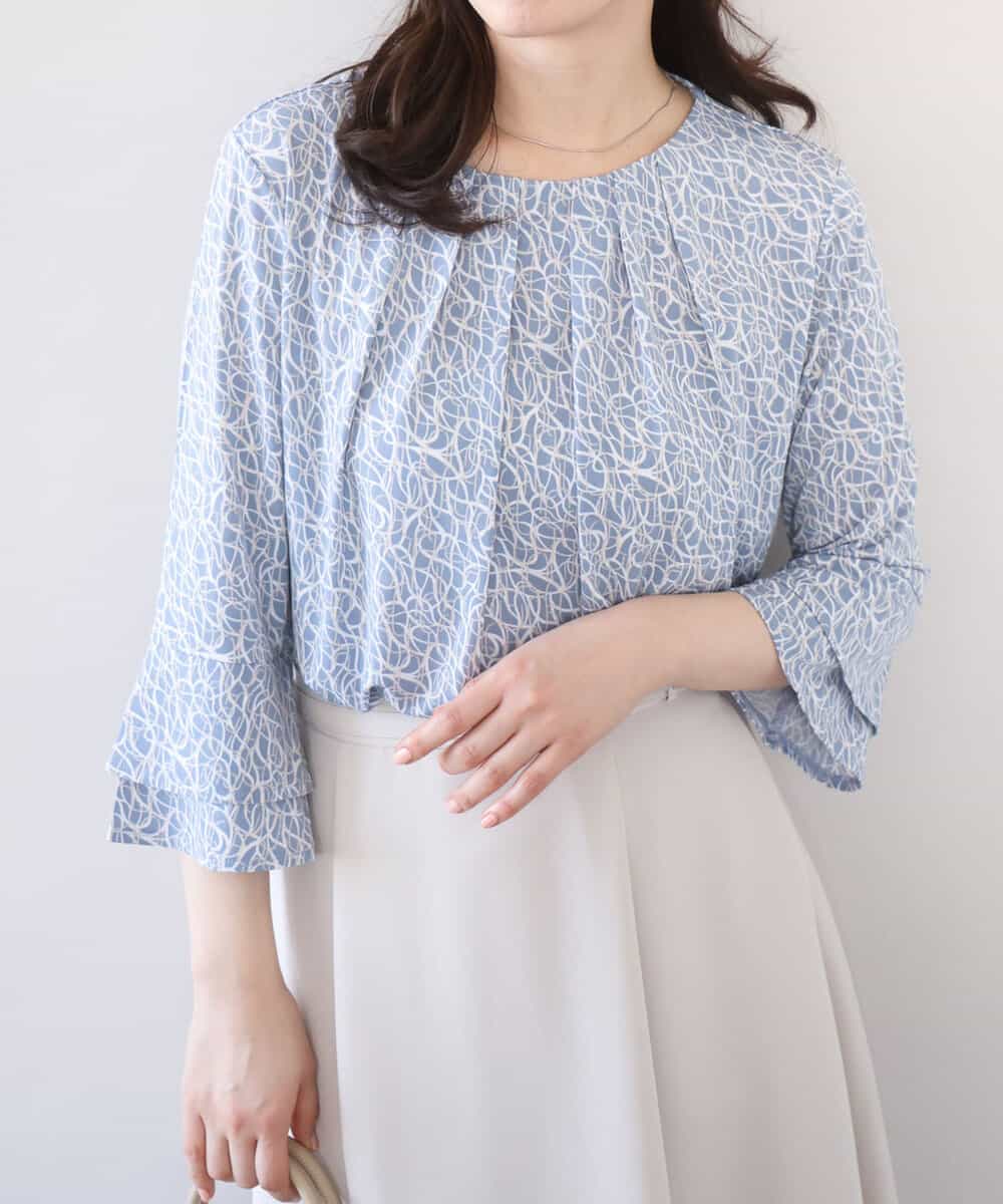 FIBFD40060 OFUON le MK(オフオン　ル　エムケー) カリグラフィープリント フレアー袖ジャージブラウス/洗える/WEB限定サイズあり ライトブルー