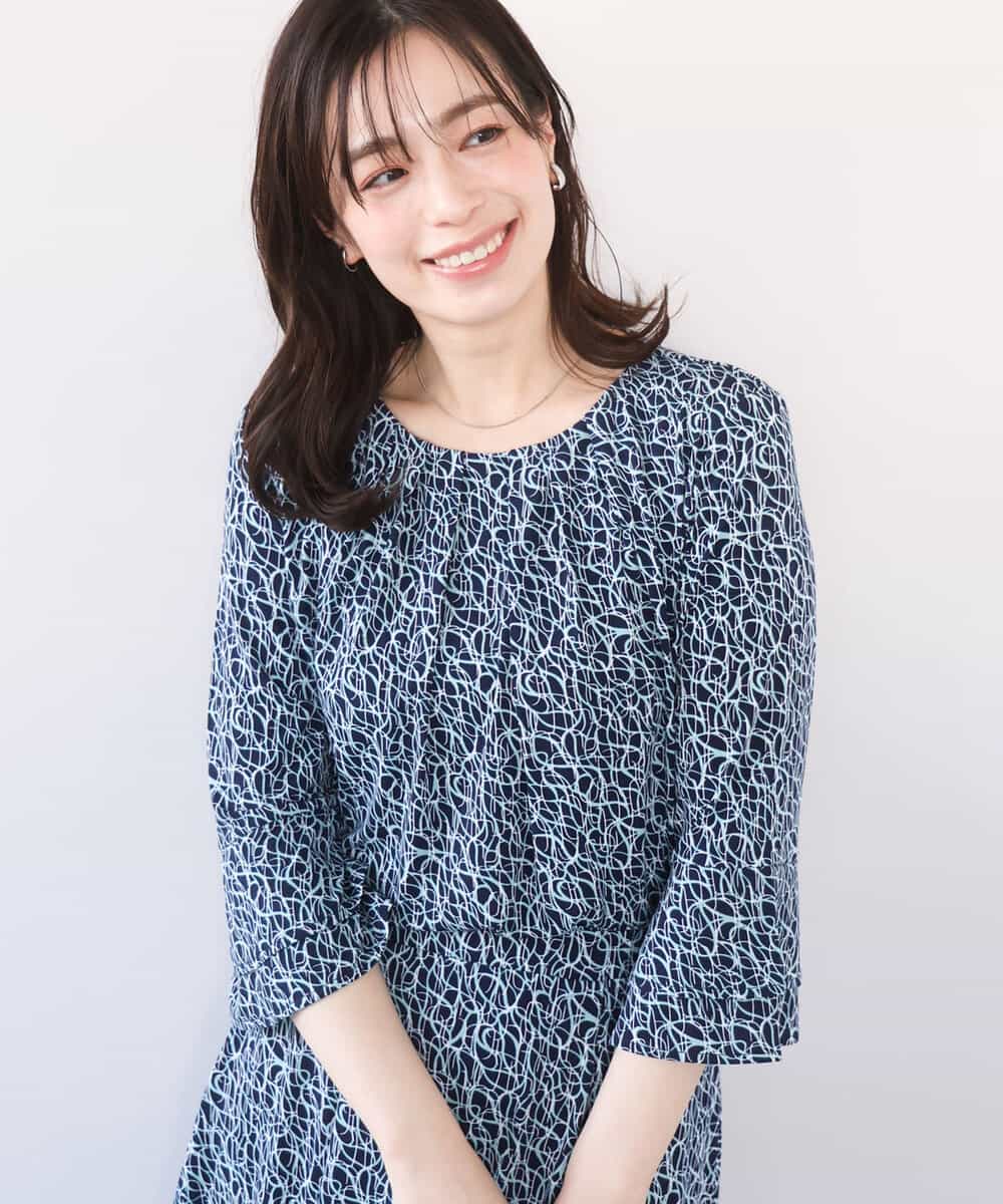 FIBFD40060 OFUON le MK(オフオン　ル　エムケー) カリグラフィープリント フレアー袖ジャージブラウス/洗える/WEB限定サイズあり ネイビー