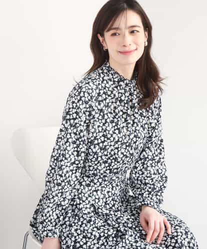 FIBGD13080  レトロフラワープリント フリルネックブラウス/洗える/WEB限定サイズあり