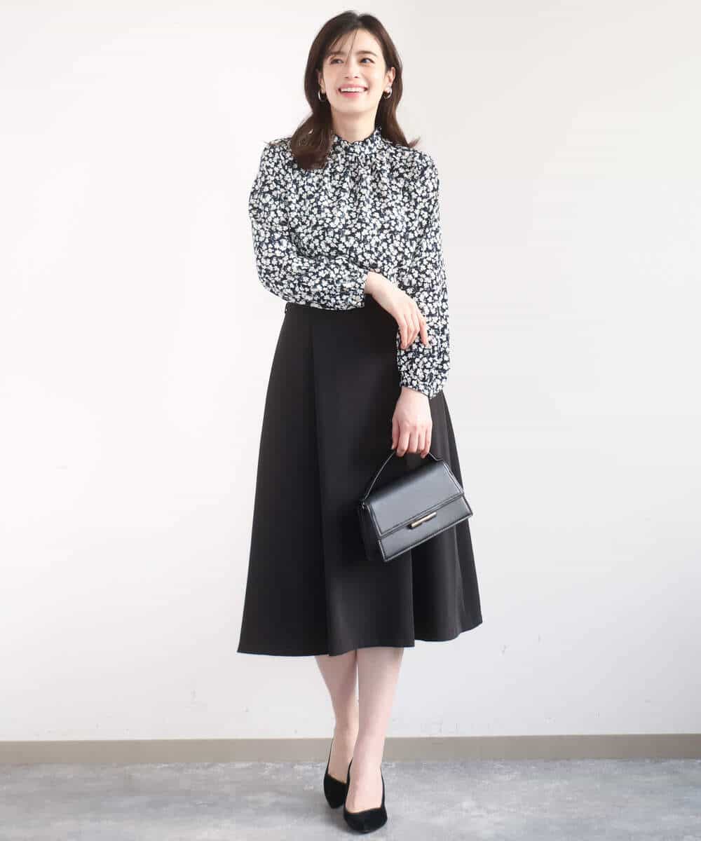 FIBGD13080 OFUON le MK(オフオン　ル　エムケー) レトロフラワープリント フリルネックブラウス/洗える/WEB限定サイズあり ベージュ