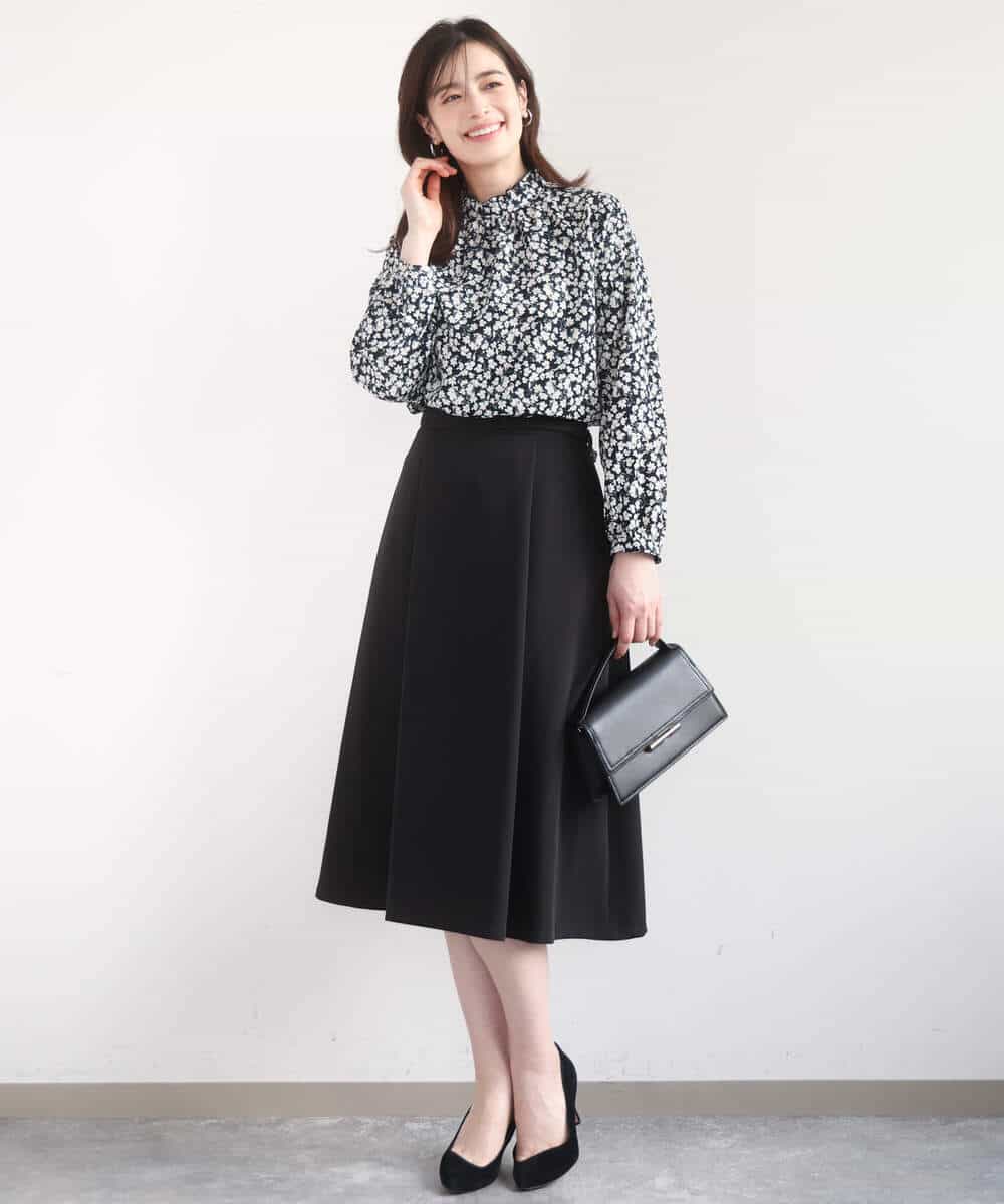 FIBGD13080 OFUON le MK(オフオン　ル　エムケー) レトロフラワープリント フリルネックブラウス/洗える/WEB限定サイズあり ベージュ