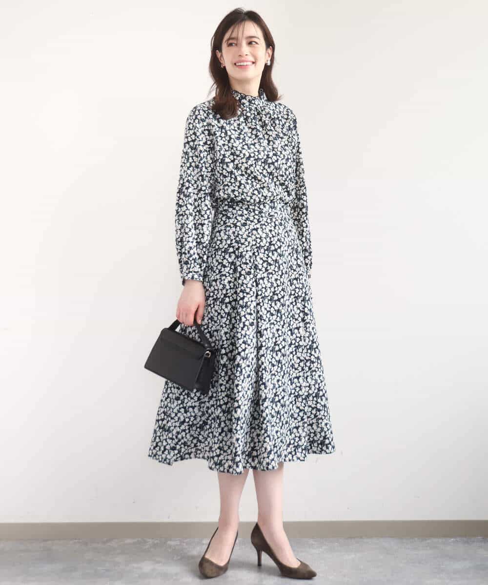 FIBGD13080 OFUON le MK(オフオン　ル　エムケー) レトロフラワープリント フリルネックブラウス/洗える/WEB限定サイズあり ベージュ