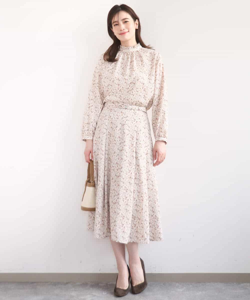 FIBGD13080 OFUON le MK(オフオン　ル　エムケー) レトロフラワープリント フリルネックブラウス/洗える/WEB限定サイズあり ベージュ