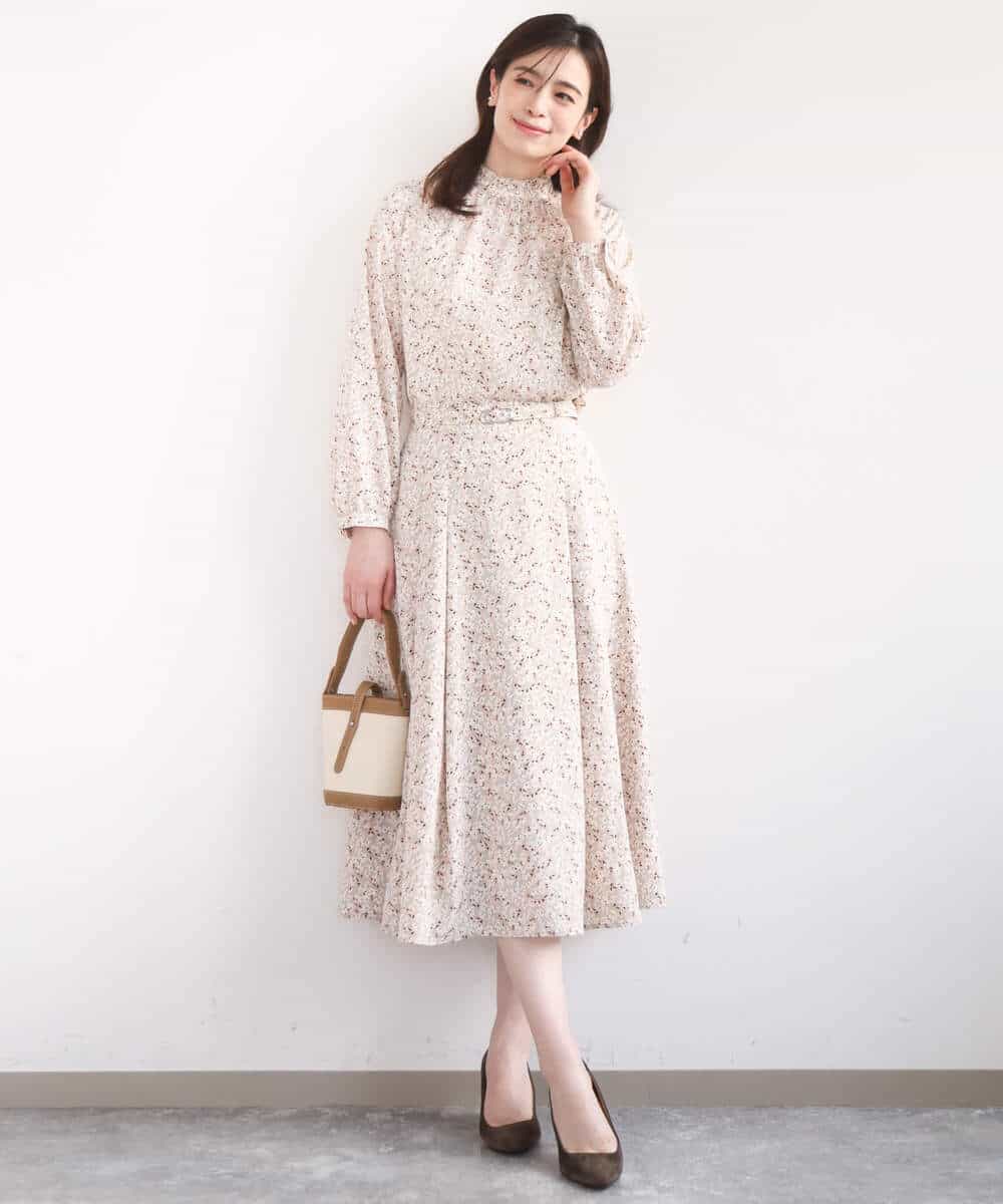 FIBGD13080 OFUON le MK(オフオン　ル　エムケー) レトロフラワープリント フリルネックブラウス/洗える/WEB限定サイズあり ベージュ