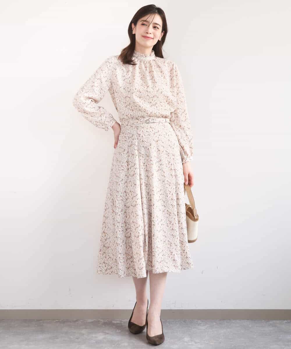 FIBGD13080 OFUON le MK(オフオン　ル　エムケー) レトロフラワープリント フリルネックブラウス/洗える/WEB限定サイズあり ベージュ