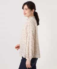 FIBGD13080 OFUON le MK(オフオン　ル　エムケー) レトロフラワープリント フリルネックブラウス/洗える/WEB限定サイズあり ベージュ