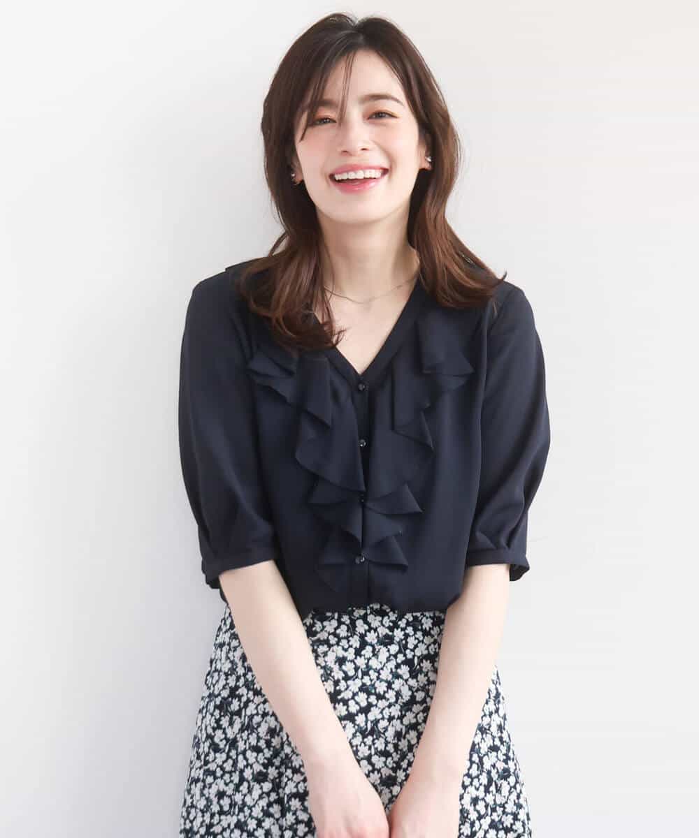 FIBGD16080 OFUON le MK(オフオン　ル　エムケー) ジョーゼットVネックフリルブラウス/洗える/WEB限定サイズあり グレイッシュブルー