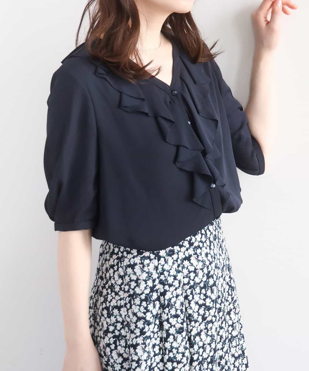 FIBGD16080 OFUON le MK(オフオン　ル　エムケー) ジョーゼットVネックフリルブラウス/洗える/WEB限定サイズあり ネイビー