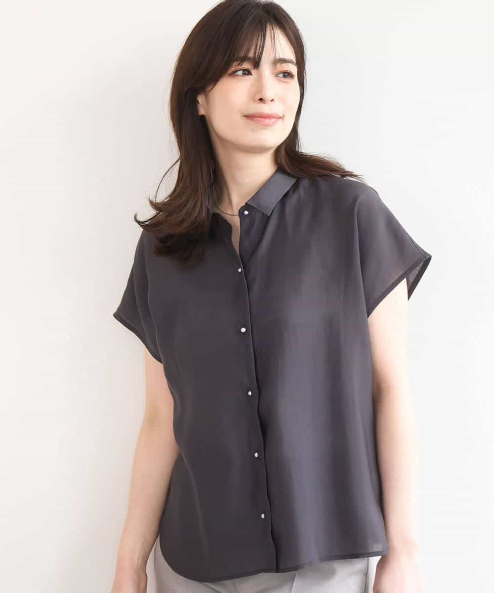 FIBGD23080 OFUON le MK(オフオン　ル　エムケー) メタル釦シアーフレンチスリーブブラウス/接触冷感/洗える/WEB限定サイズあり ダークグレー
