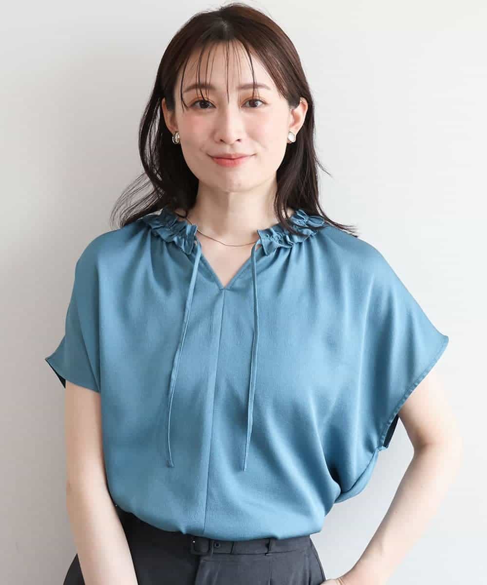 ギャザーフリルネックサテンブラウス/洗濯機で洗える/WEB限定サイズ