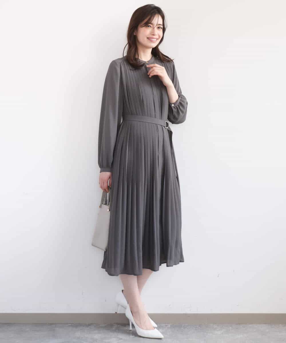FIEFD09120 OFUON le MK(オフオン　ル　エムケー) プリーツジョーゼットワンピース/洗える/WEB限定サイズあり ダークグレー