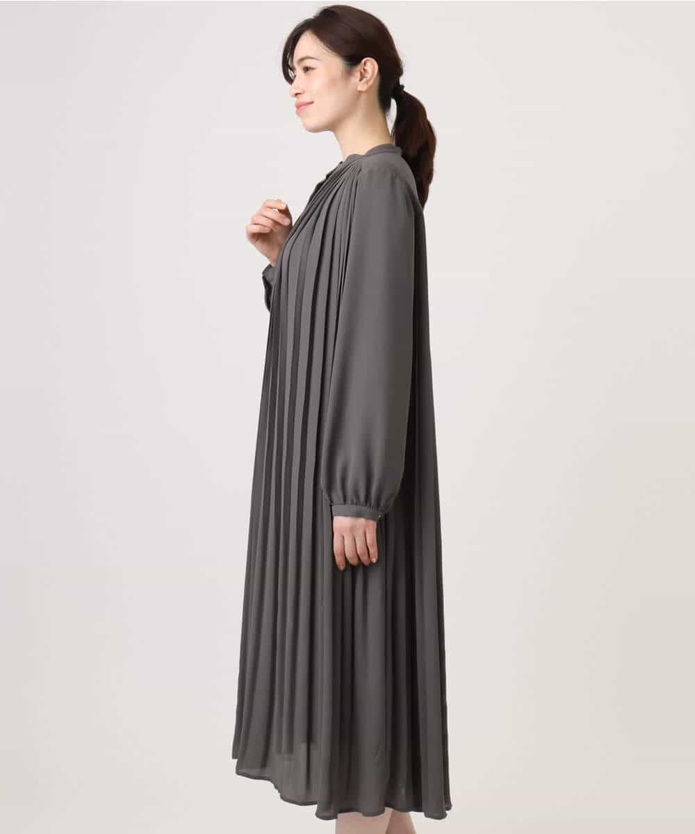 FIEFD09120 OFUON le MK(オフオン　ル　エムケー) プリーツジョーゼットワンピース/洗える/WEB限定サイズあり ダークグレー