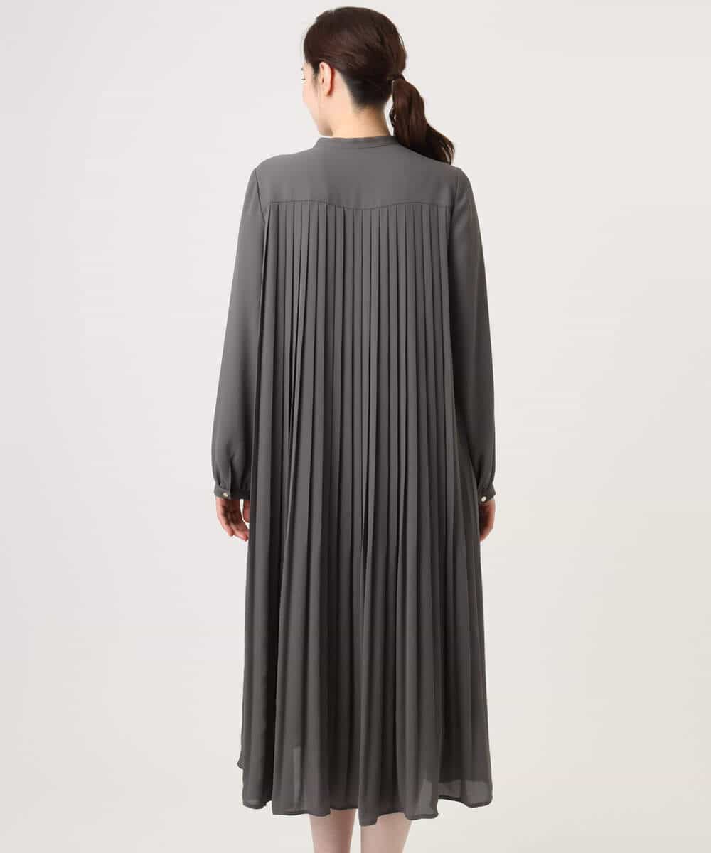 FIEFD09120 OFUON le MK(オフオン　ル　エムケー) プリーツジョーゼットワンピース/洗える/WEB限定サイズあり ダークグレー
