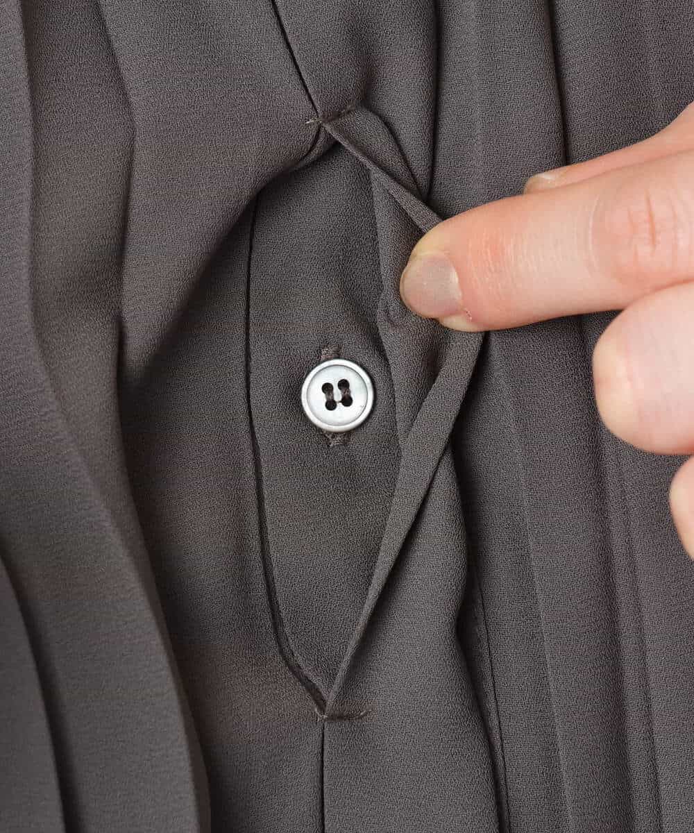 FIEFD09120 OFUON le MK(オフオン　ル　エムケー) プリーツジョーゼットワンピース/洗える/WEB限定サイズあり ダークグレー