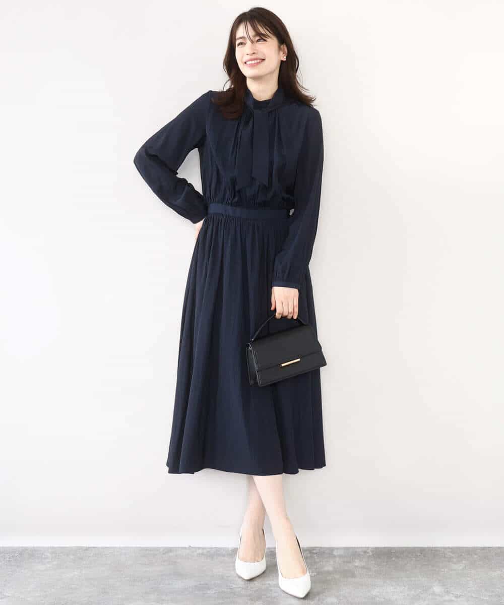 FIEFD13110 OFUON le MK(オフオン　ル　エムケー) パウダーサテン ボウタイワンピース/洗える/WEB限定サイズあり グレイッシュブルー