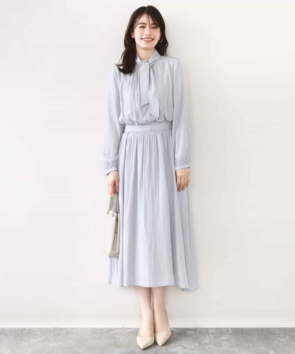 FIEFD13110 OFUON le MK(オフオン　ル　エムケー) パウダーサテン ボウタイワンピース/洗える/WEB限定サイズあり グレイッシュブルー
