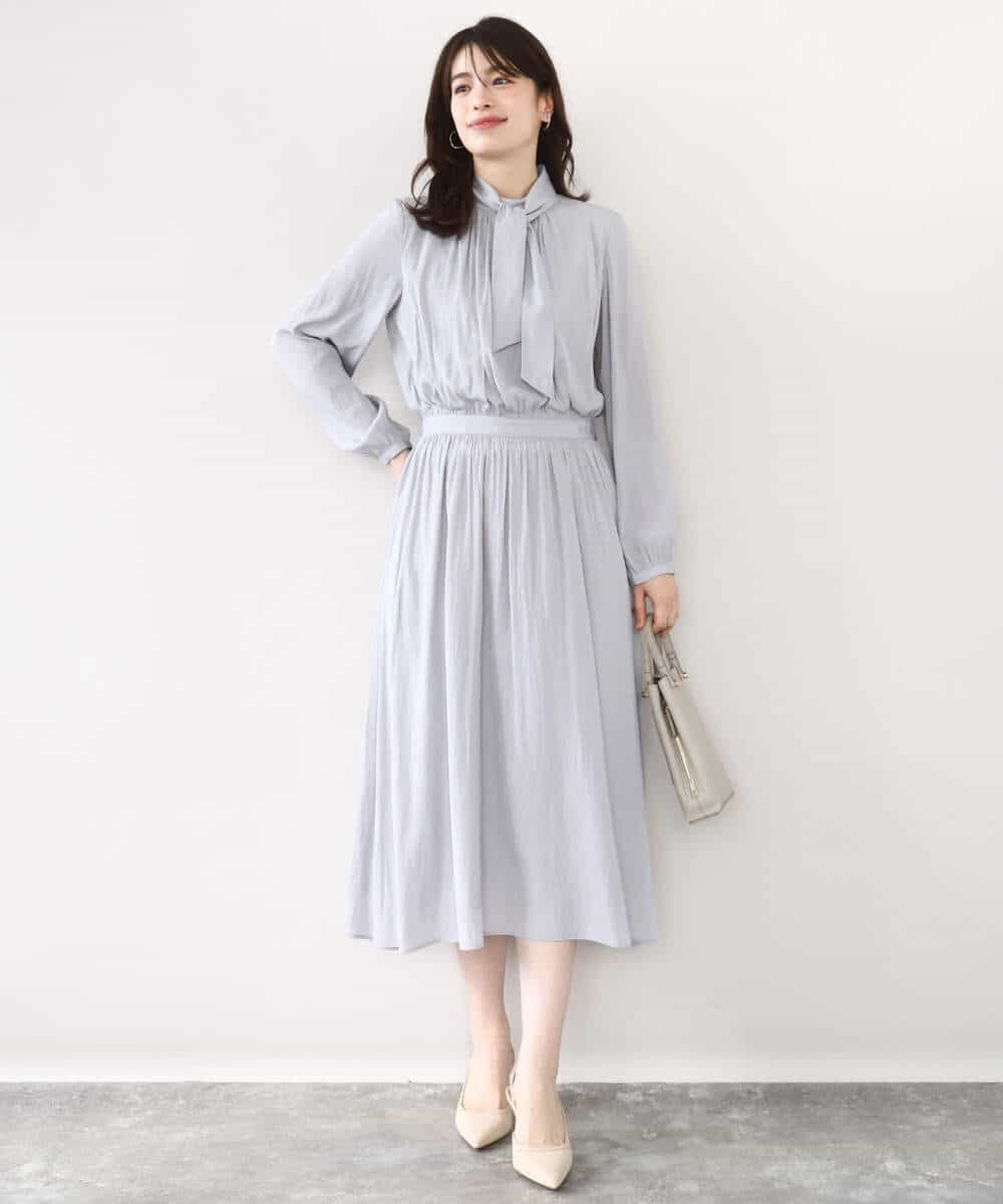FIEFD13110 OFUON le MK(オフオン　ル　エムケー) パウダーサテン ボウタイワンピース/洗える/WEB限定サイズあり グレイッシュブルー