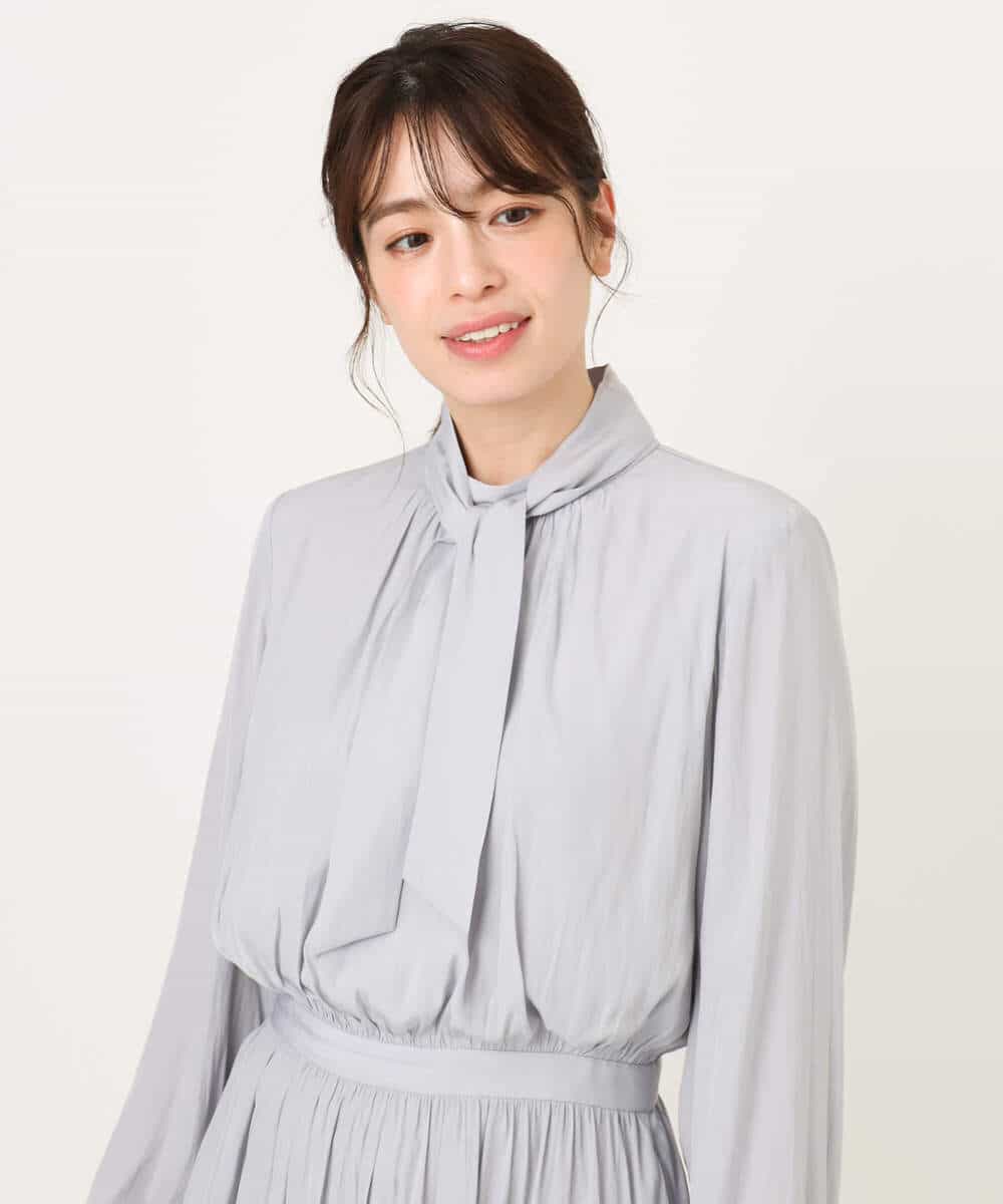 FIEFD13110 OFUON le MK(オフオン　ル　エムケー) パウダーサテン ボウタイワンピース/洗える/WEB限定サイズあり グレイッシュブルー