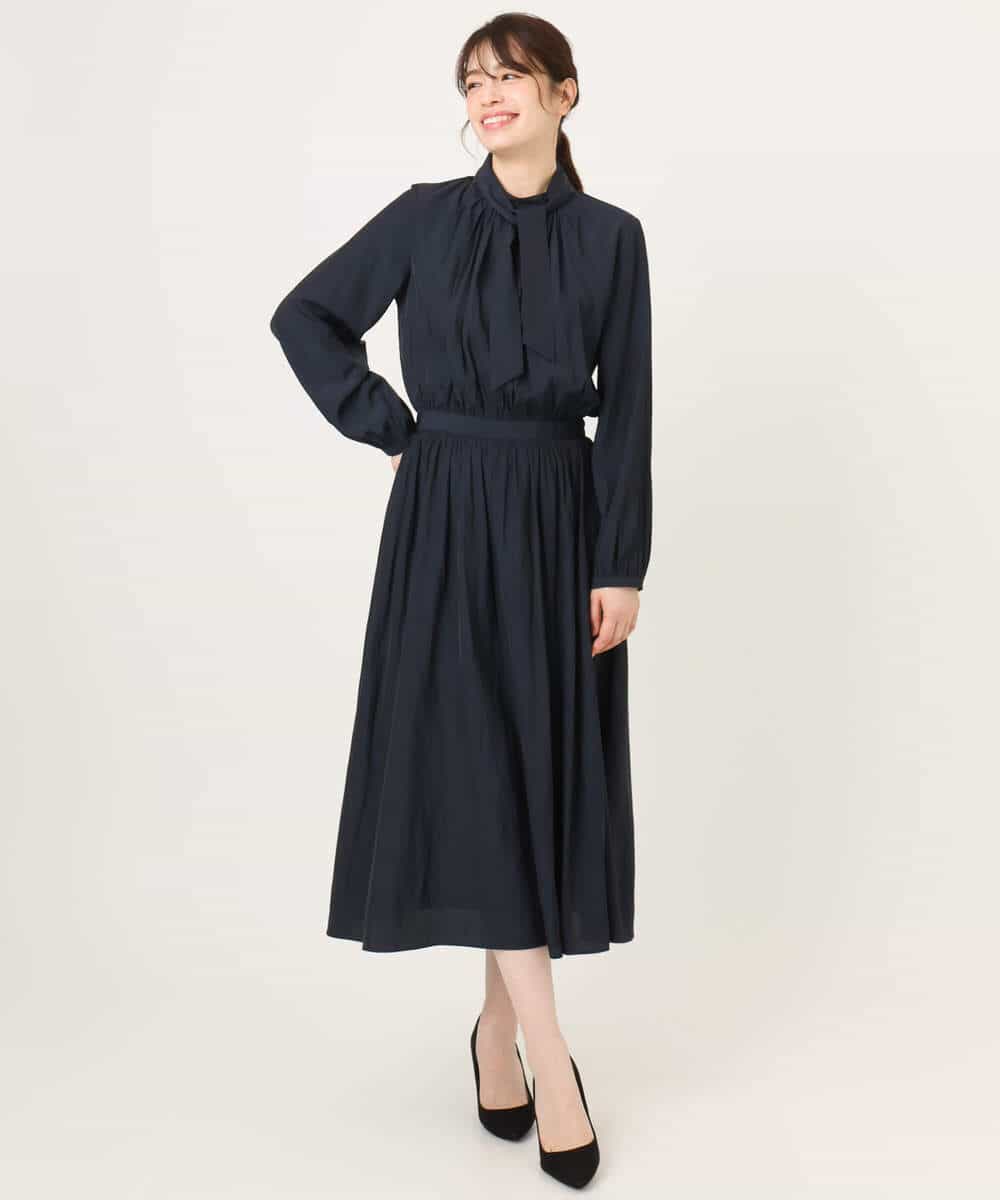 FIEFD13110 OFUON le MK(オフオン　ル　エムケー) パウダーサテン ボウタイワンピース/洗える/WEB限定サイズあり グレイッシュブルー