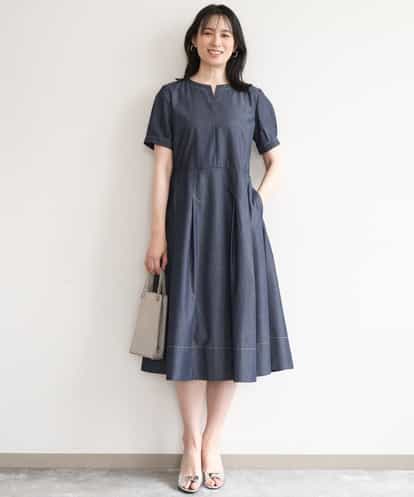 FIEGD24110 OFUON le MK 配色ステッチ デニムライクワンピース/洗濯機で洗える/WEB限定サイズあり