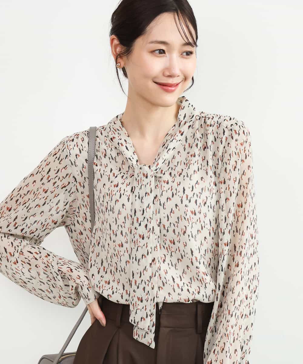 FKBAG47140 MK MICHEL KLEIN(MK ミッシェルクラン) [洗える]ニュアンスレオパード柄ボウタイシフォンブラウス ベージュ