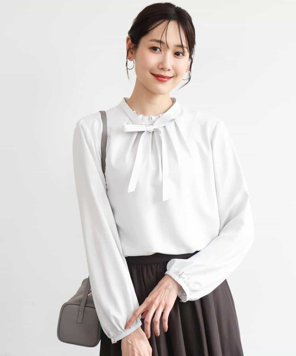 FKBAG53160 MK MICHEL KLEIN(MK ミッシェルクラン) [洗える]リボンタイ付きフリルネックブラウス ライトグレー