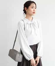 FKBAG53160 MK MICHEL KLEIN(MK ミッシェルクラン) [洗える]リボンタイ付きフリルネックブラウス ライトグレー
