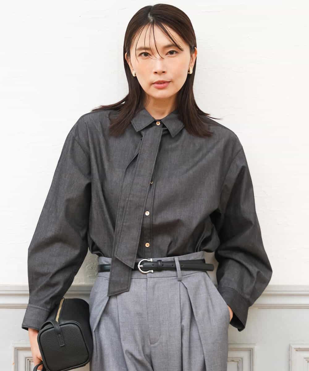FKBAG56160 MK MICHEL KLEIN(MK ミッシェルクラン) [洗える]ボウタイ付きデニムライクシャツブラウス ライトブルー（デニム調）