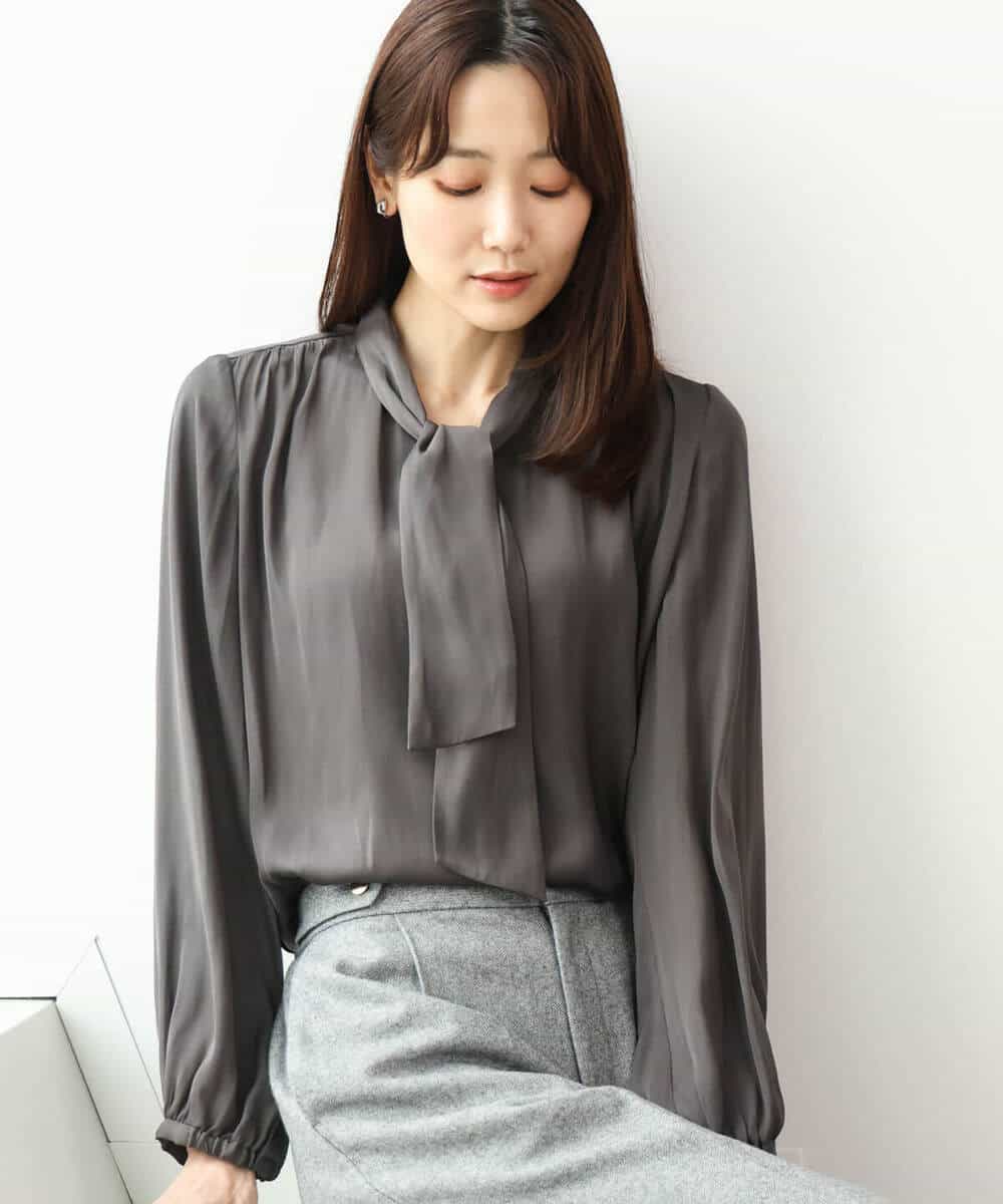 FKBAG61140 MK MICHEL KLEIN(MK ミッシェルクラン) [洗える]起毛サテンボウタイブラウス ダークグレー