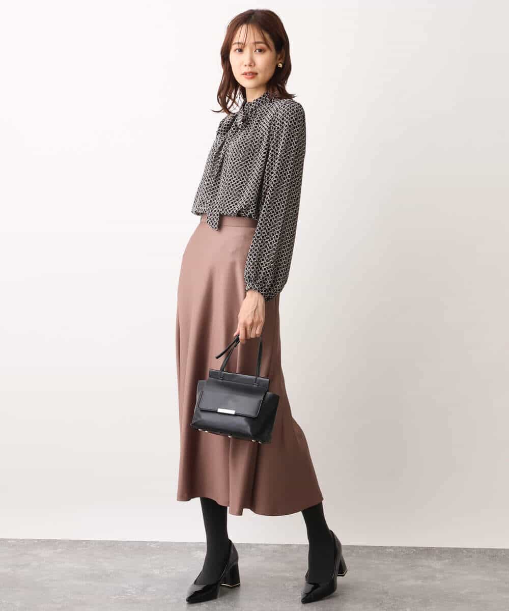 FKBAV03140 MK MICHEL KLEIN(MK ミッシェルクラン) スクエア幾何柄ボウタイシフォンブラウス/洗える ブラウン