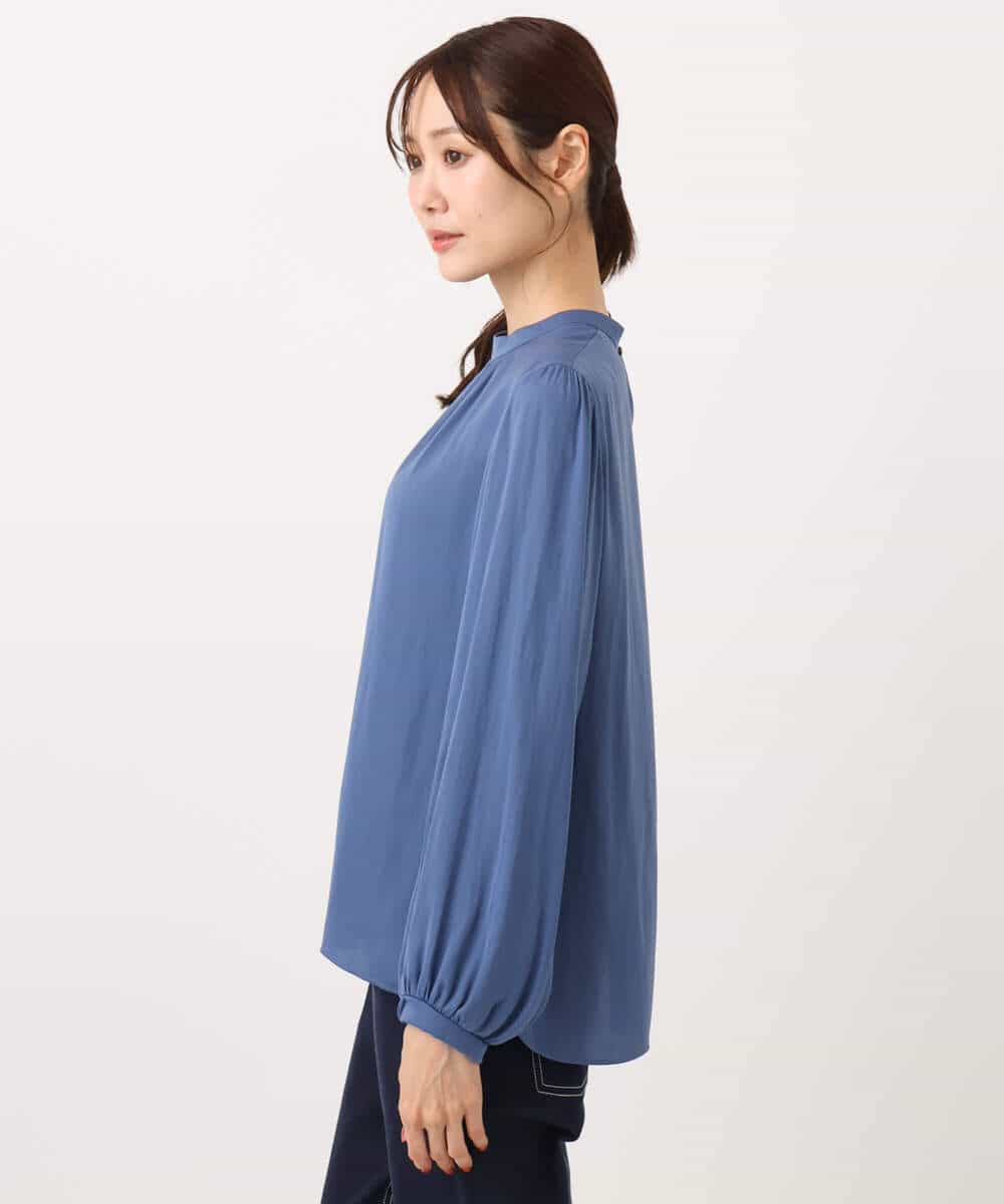 FKBBD59140 MK MICHEL KLEIN(MK ミッシェルクラン) 起毛サテンバンドカラーギャザーブラウス/洗える ブルー