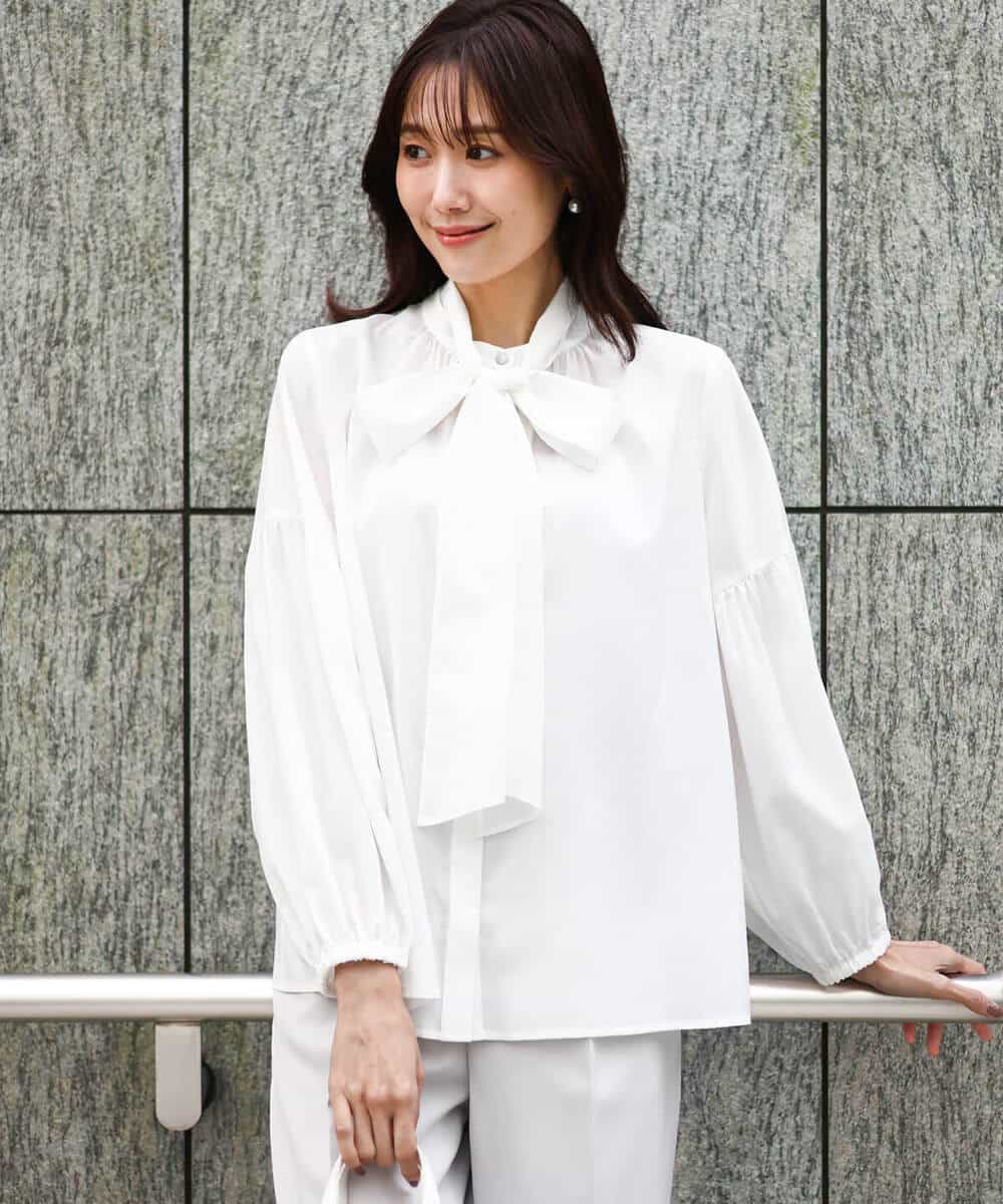 FKBFD10150 MK MICHEL KLEIN(MK ミッシェルクラン) ボウ付きバンドカラーブラウス/洗える ライトブルー