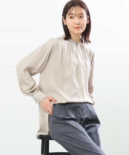 FKBFS32130 MK MICHEL KLEIN ネックデザインサテンブラウス/洗える