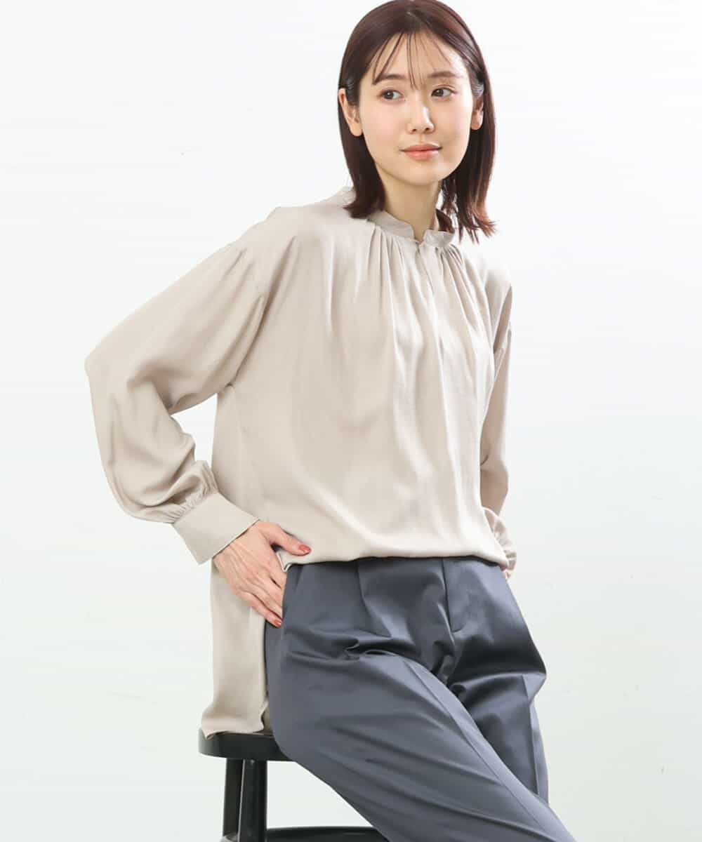 FKBFS32130 MK MICHEL KLEIN(MK ミッシェルクラン) ネックデザインサテンブラウス/洗える ライトベージュ