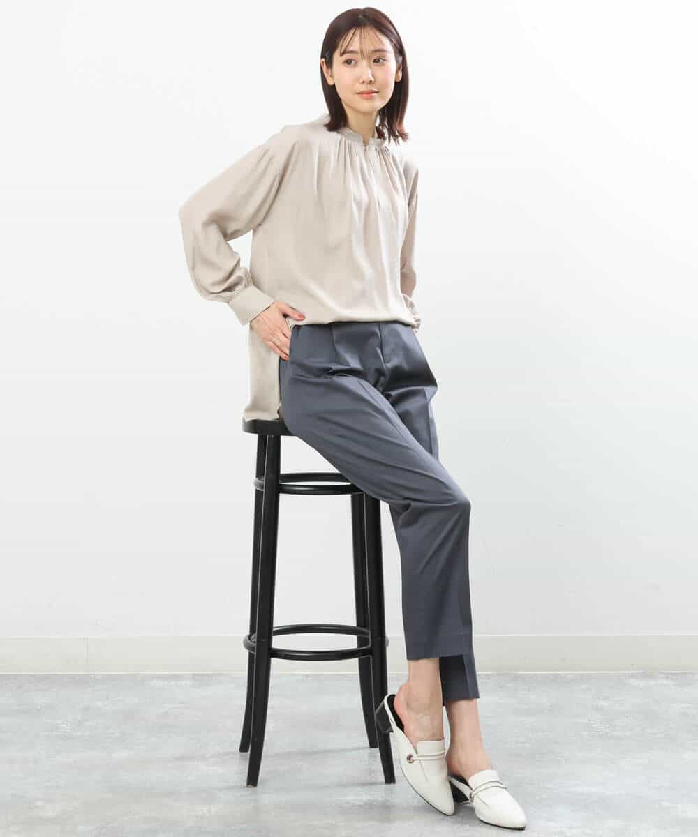 FKBFS32130 MK MICHEL KLEIN(MK ミッシェルクラン) ネックデザインサテンブラウス/洗える ライトベージュ