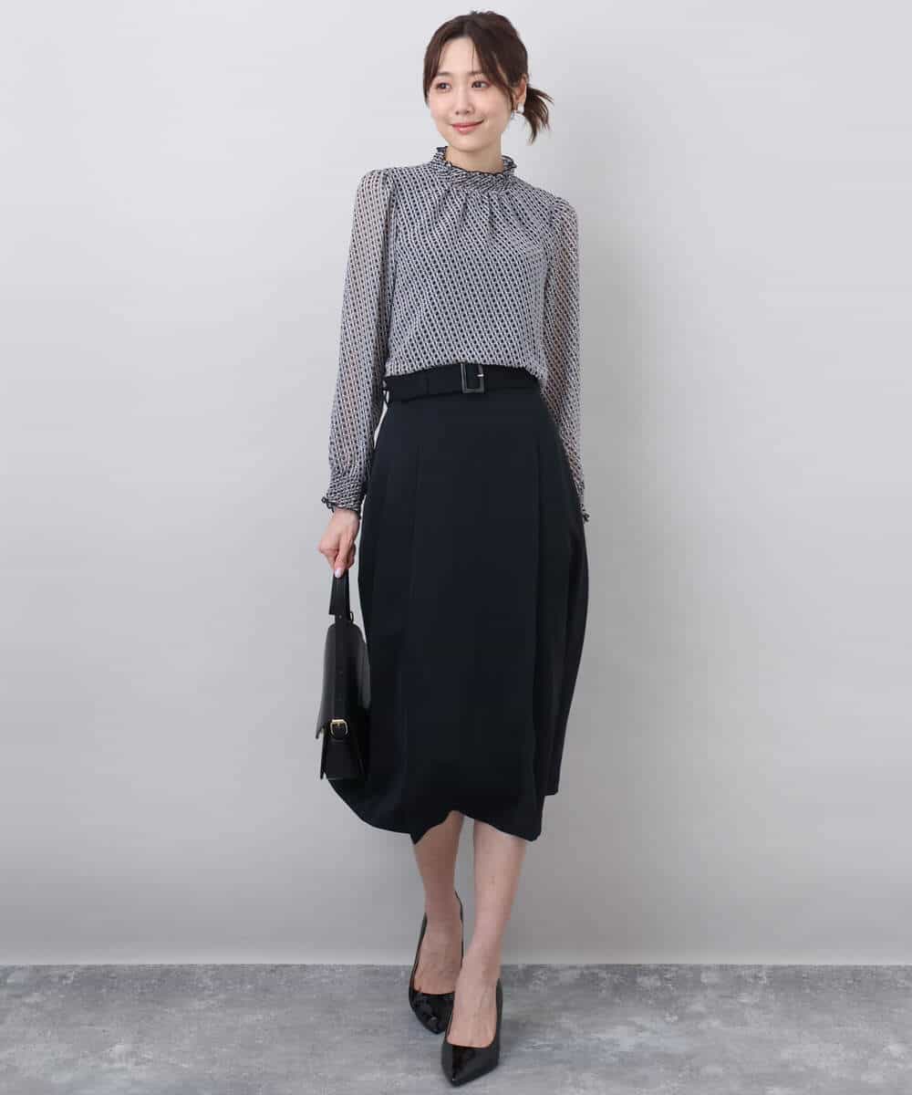 FKBGA03140 MK MICHEL KLEIN(MK ミッシェルクラン) 幾何柄シフォンスタンドカラーブラウス/洗える ベージュ