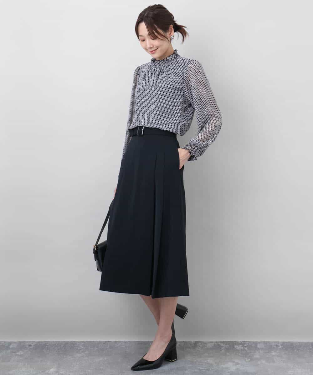 FKBGA03140 MK MICHEL KLEIN(MK ミッシェルクラン) 幾何柄シフォンスタンドカラーブラウス/洗える ベージュ