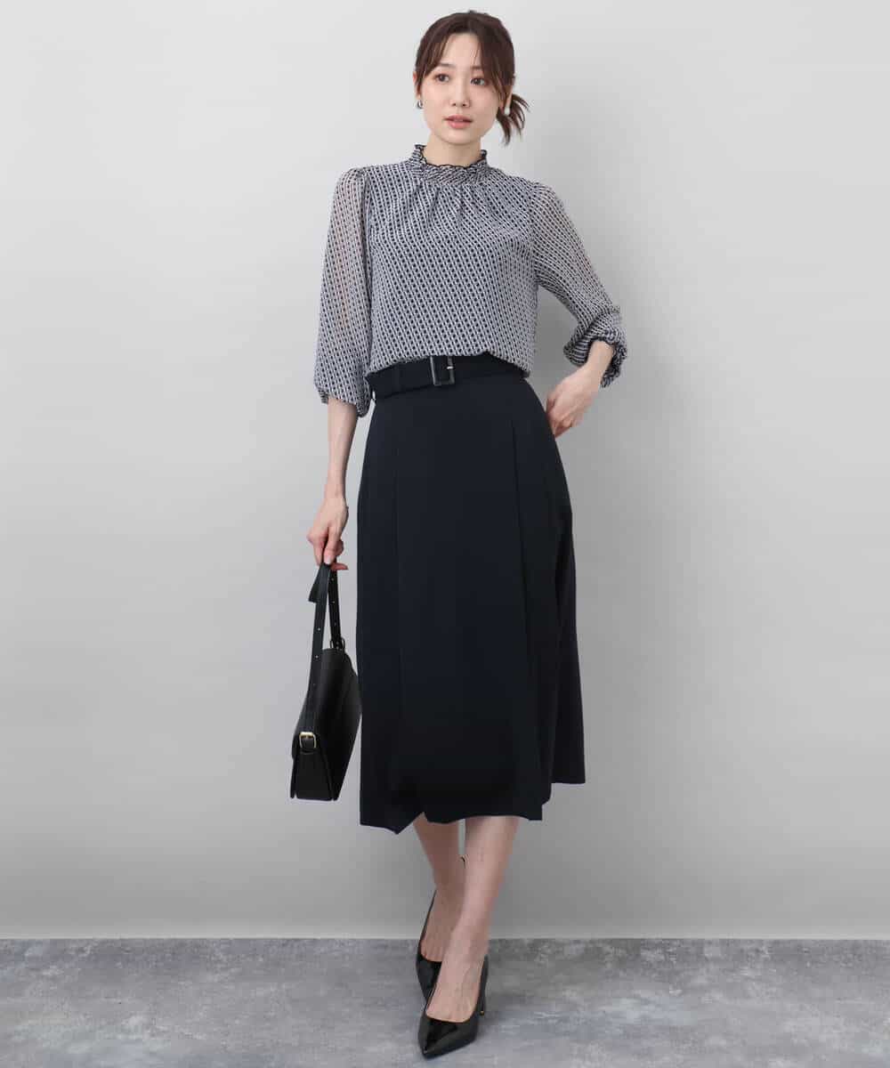 FKBGA03140 MK MICHEL KLEIN(MK ミッシェルクラン) 幾何柄シフォンスタンドカラーブラウス/洗える ベージュ