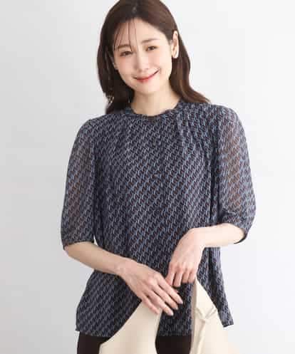 FKBGD06140 MK MICHEL KLEIN [洗える]幾何柄バンドカラー五分袖ブラウス