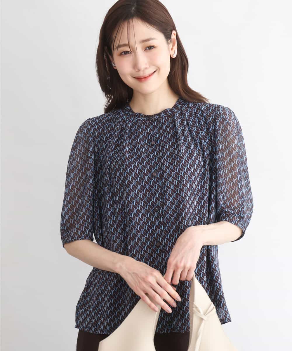 FKBGD06140 MK MICHEL KLEIN(MK ミッシェルクラン) [洗える]幾何柄バンドカラー五分袖ブラウス ブラウン