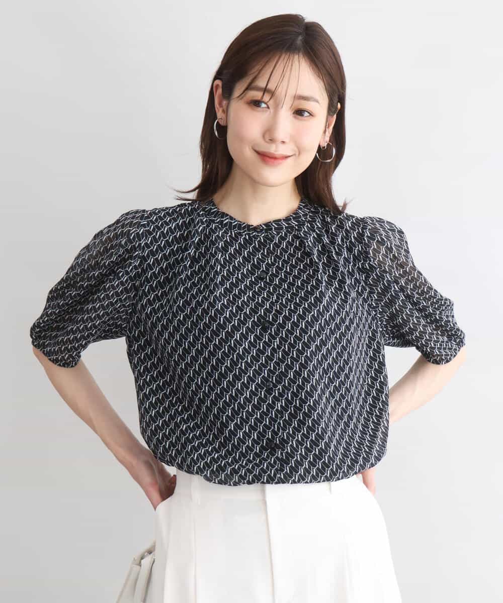 FKBGD06140 MK MICHEL KLEIN(MK ミッシェルクラン) [洗える]幾何柄バンドカラー五分袖ブラウス ブラウン