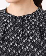 FKBGD06140 MK MICHEL KLEIN(MK ミッシェルクラン) [洗える]幾何柄バンドカラー五分袖ブラウス ブラウン