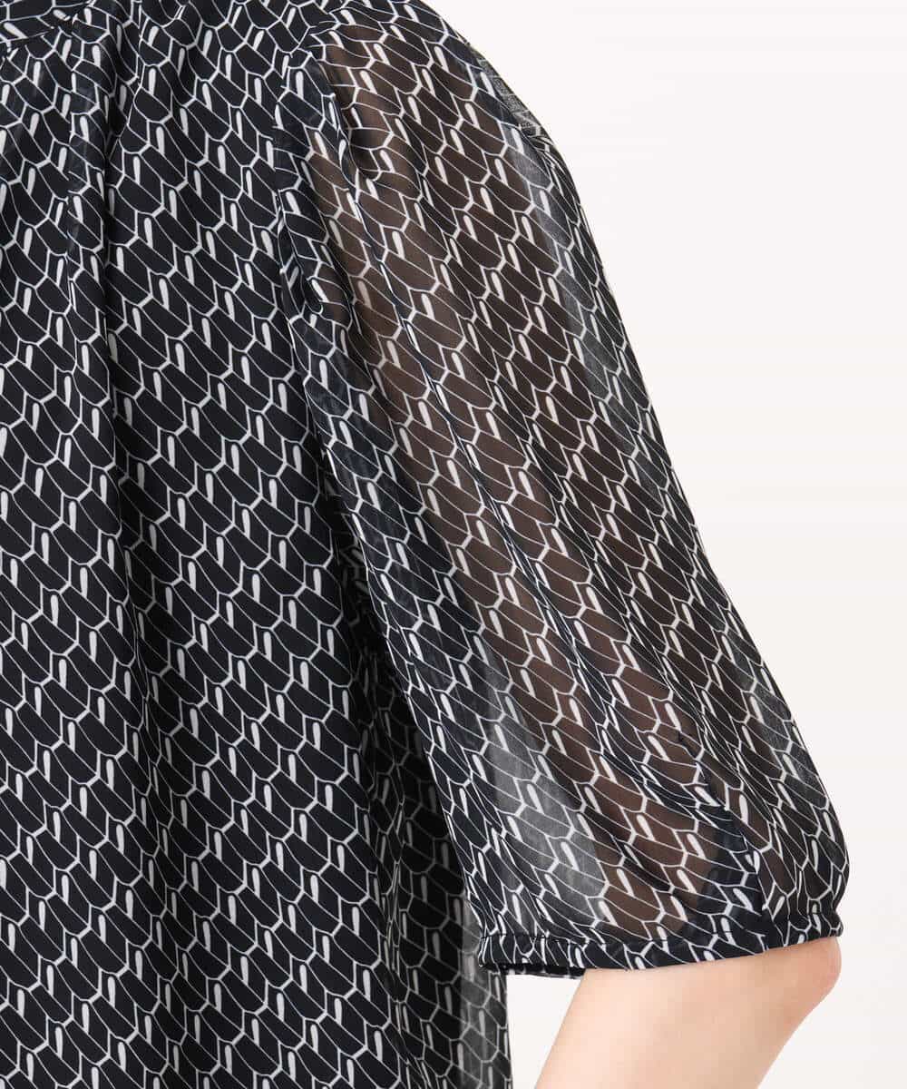 FKBGD06140 MK MICHEL KLEIN(MK ミッシェルクラン) [洗える]幾何柄バンドカラー五分袖ブラウス ブラウン