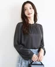 FKBGD23140 MK MICHEL KLEIN(MK ミッシェルクラン) サテンフリルネックブラウス/接触冷感/UVカット/洗える ダークグレー