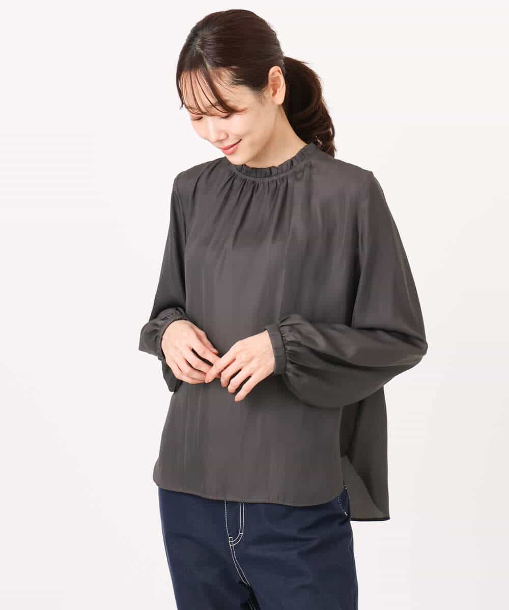 FKBGD23140 MK MICHEL KLEIN(MK ミッシェルクラン) サテンフリルネックブラウス/接触冷感/UVカット/洗える ダークグレー