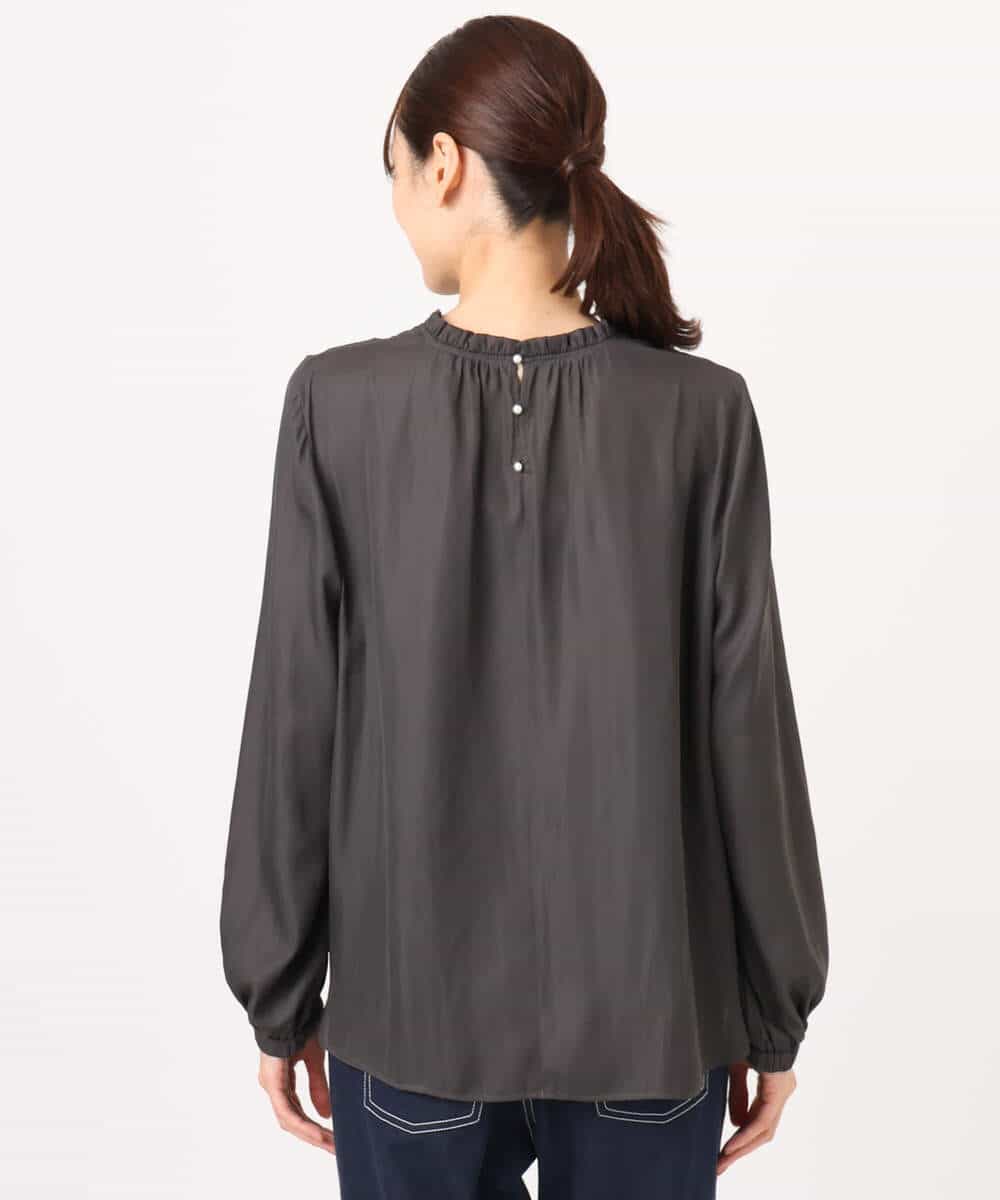 FKBGD23140 MK MICHEL KLEIN(MK ミッシェルクラン) サテンフリルネックブラウス/接触冷感/UVカット/洗える ダークグレー