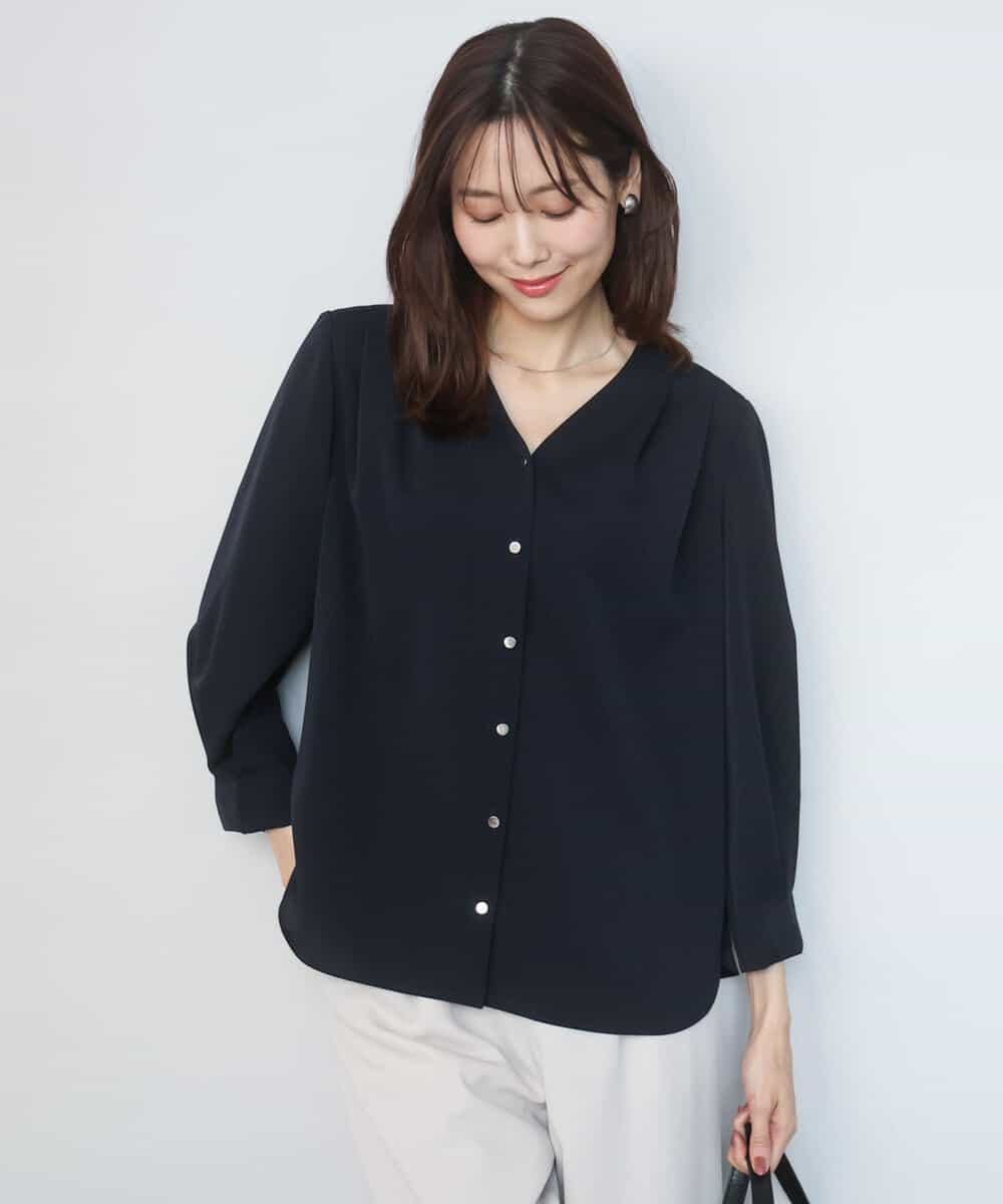 FKBGD46140 MK MICHEL KLEIN(MK ミッシェルクラン) Vネックサテンブラウス/洗える ネイビー